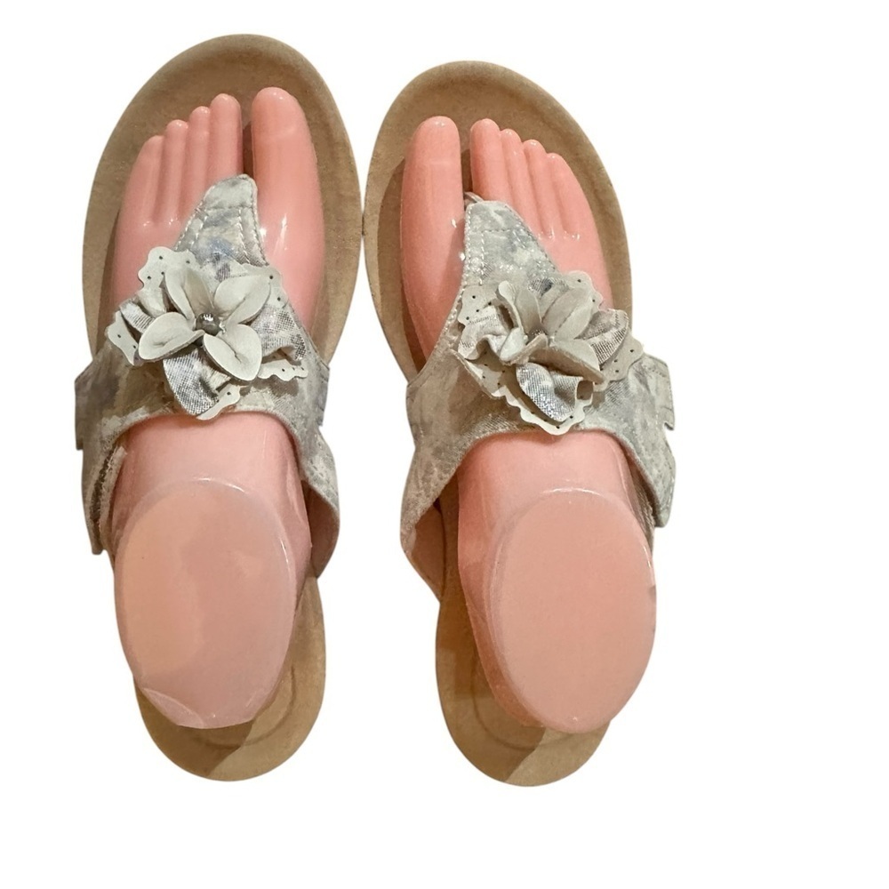 Clark’s Sand Beige Muted Floral Laurieann Gemma Thong Sandal Adjustable - Picture 6 of 10